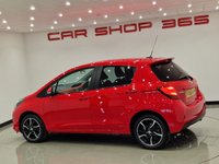 USED 2014 64 TOYOTA YARIS 1.33 VVT-i (99 PS) SPORT 5DR + NAVIGATION + REVERSE CAMERA + 2 TONE RED / BLACK UPHOLSTERY + DAB + MEDIA + PRIVACY +16S 16S+R/CAMERA+PRIVACY GLASS+NAVIGATION+2 TONE SEATS