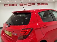 USED 2014 64 TOYOTA YARIS 1.33 VVT-i (99 PS) SPORT 5DR + NAVIGATION + REVERSE CAMERA + 2 TONE RED / BLACK UPHOLSTERY + DAB + MEDIA + PRIVACY +16S 16S+R/CAMERA+PRIVACY GLASS+NAVIGATION+2 TONE SEATS