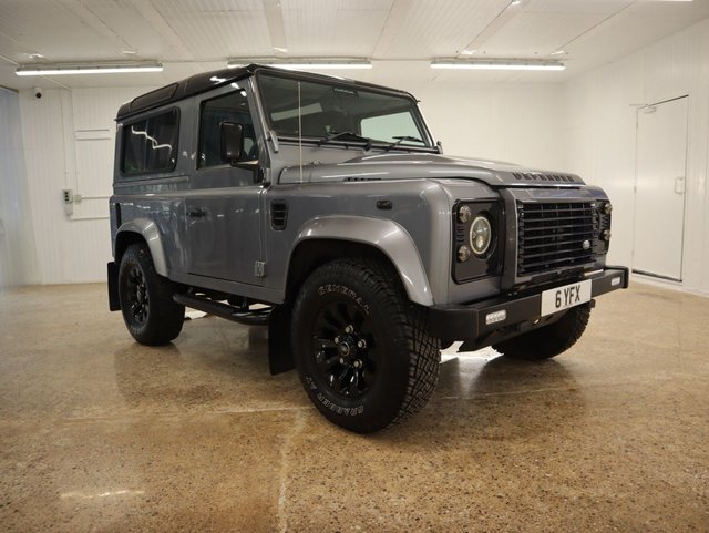 2012 12 Land Rover Defender 2.2 TD XS STATION WAGON 3d 120  BHP