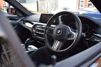 USED 2020 69 BMW 5 SERIES 3.0 530D M SPORT 4d 261 BHP M SPORT+ PACK / HARMAN KARDON