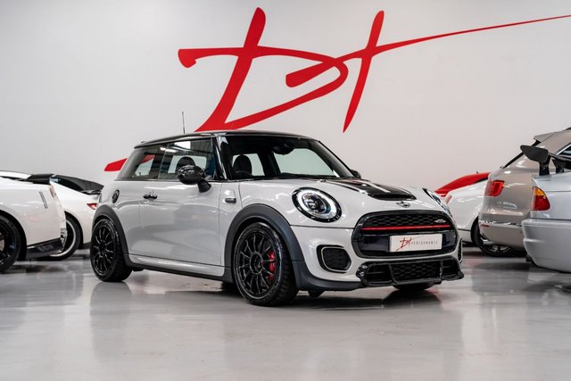 2017 17 MINI Hatch John Cooper Works 2.0 JOHN COOPER WORKS CHALLENGE 3d 228 BHP
