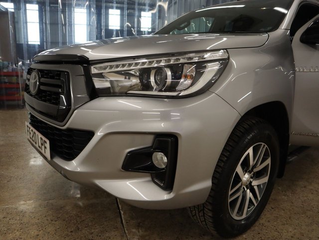 2020 20 Toyota HI-Lux 2.4 INVINCIBLE X 4WD D-4D DCB 147 BHP