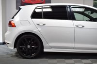 USED 2016 16 VOLKSWAGEN GOLF HATCHBACK 1.4 R-LINE TSI 5d 148 BHP ORYX WHITE / FRESHLY SERVICED