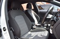 USED 2016 16 VOLKSWAGEN GOLF HATCHBACK 1.4 R-LINE TSI 5d 148 BHP ORYX WHITE / FRESHLY SERVICED