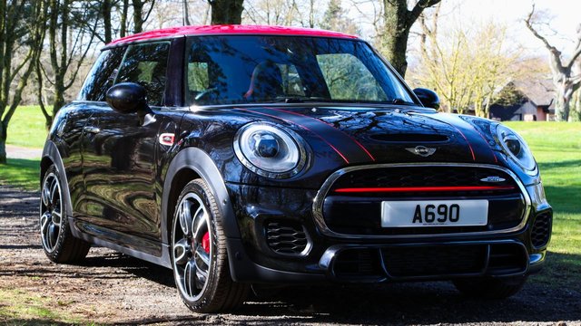 2016 66 MINI Hatch John Cooper Works 2.0 John Cooper Works (231) 3dr Auto [Chili/Media XL] Euro 6 (Panoramic Sunroof / Widescreen Navigation / Heads Up Display / Harman Kardon Sound)