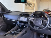 USED 2017 17 JAGUAR F-PACE 2.0 PRESTIGE AWD 5d 178 BHP 