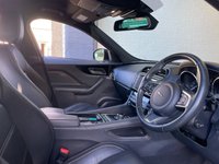 USED 2017 17 JAGUAR F-PACE 2.0 PRESTIGE AWD 5d 178 BHP 