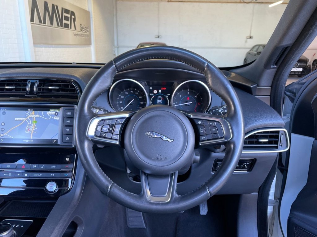 USED 2017 17 JAGUAR F-PACE 2.0 PRESTIGE AWD 5d 178 BHP 