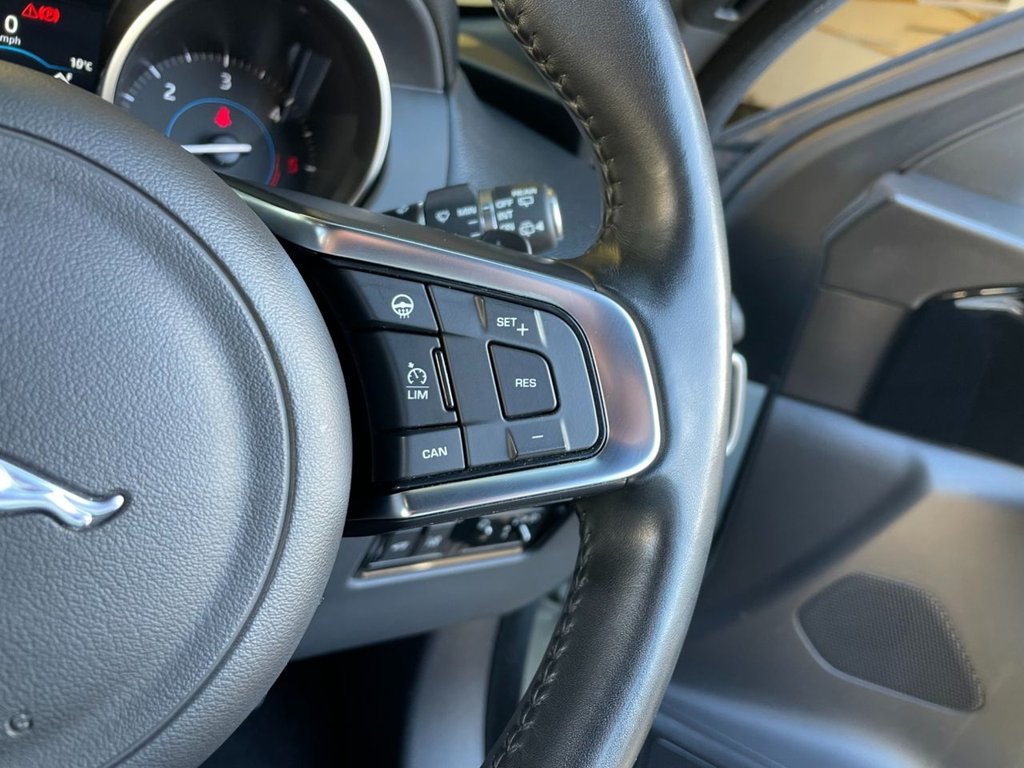 USED 2017 17 JAGUAR F-PACE 2.0 PRESTIGE AWD 5d 178 BHP 