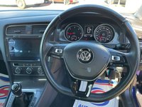 USED 2017 67 VOLKSWAGEN GOLF 1.6 SE NAVIGATION TDI BLUEMOTION TECHNOLOGY 5d 114 BHP 2 OWNERS FROM NEW+GREAT SPECIFICATION+SATELLITE NAVIGATION+BLUETOOTH+FANTASTIC MPG+ALL ROUND LOW RUNNING COSTS+1 FULL YEARS MOT PRIOR TO COLLECTION+FINANCE AND EXTENDED WARRANTY AVAILABLE ON THIS USED VEHICLE!!