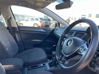 USED 2017 67 VOLKSWAGEN GOLF 1.6 SE NAVIGATION TDI BLUEMOTION TECHNOLOGY 5d 114 BHP 2 OWNERS FROM NEW+GREAT SPECIFICATION+SATELLITE NAVIGATION+BLUETOOTH+FANTASTIC MPG+ALL ROUND LOW RUNNING COSTS+1 FULL YEARS MOT PRIOR TO COLLECTION+FINANCE AND EXTENDED WARRANTY AVAILABLE ON THIS USED VEHICLE!!