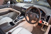 USED 2012 12 PORSCHE CAYENNE 3.0 D V6 TIPTRONIC 5d AUTO 245 BHP AMATHYST PURPLE / PAN ROOF