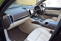 USED 2012 12 PORSCHE CAYENNE 3.0 D V6 TIPTRONIC 5d AUTO 245 BHP AMATHYST PURPLE / PAN ROOF