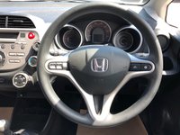 USED 2009 09 HONDA JAZZ 1.3 I-VTEC ES 5d 98 BHP 1 FORMER KEEPER, TIMING CHAIN RUN ENGINE, HAS JUST HAD BRAND NEW CLUTCH AND FRONT BRAKE PADS FITTED!!! NEW MOT, ALLOY WHEELS, ELECTRIC WINDOWS AND POWER FOLDING MIRRORS, MULTI FUNCTIUON STEERING WHEEL, AIR CON, TRACTION CONTROL, CLOTH INTERIOR, ISOFIX AND REMOTE CENTRAL LOCKING.