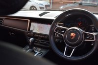 USED 2018 68 PORSCHE MACAN 2.0 PDK 5d 242 BHP PANROOF / BURMEISTER / AIR SUS