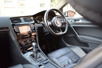 USED 2015 T VOLKSWAGEN GOLF 2.0 R DSG 5d 298 BHP PAN ROOF / LEATHER / PRETORIA