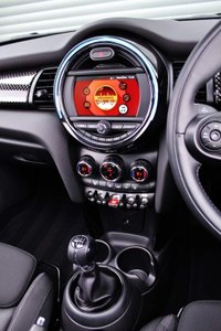 USED 2018 18 MINI HATCH COOPER 2.0 COOPER S 3d 190 BHP PanRoof Chili Pack LadyOwner