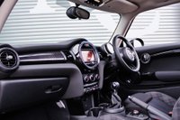 USED 2018 18 MINI HATCH COOPER 2.0 COOPER S 3d 190 BHP PanRoof Chili Pack LadyOwner