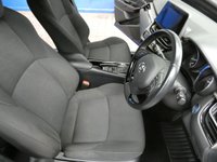 USED 2019 68 TOYOTA CHR 1.8 DYNAMIC 5d 122 BHP SAT NAV CAMERA HEATED SEATS 1 OWNER TOYOTA WARRANTY TILL FEB 2029