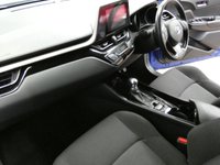 USED 2019 68 TOYOTA CHR 1.8 DYNAMIC 5d 122 BHP SAT NAV CAMERA HEATED SEATS 1 OWNER TOYOTA WARRANTY TILL FEB 2029