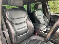 USED 2012 62 VOLKSWAGEN TOUAREG 3.0 V6 ALTITUDE TDI BLUEMOTION TECHNOLOGY 5d 242 BHP FSH-2 OWNER-HEATED STEERING-