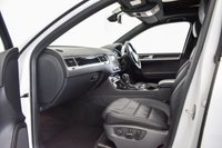 USED 2016 66 VOLKSWAGEN TOUAREG 3.0 V6 R-LINE PLUS TDI BLUEMOTION TECHNOLOGY 5d 259 BHP Pan Roof, Deployable Tow Bar