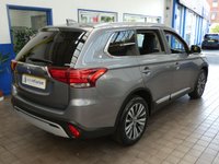 USED 2020 70 MITSUBISHI OUTLANDER 2.0 EXCEED 5d 148 BHP 7 SEATS 4WD SAT NAV LEATHER CAMERA CRUISE CONTROL PARKING SENSORS 1 OWNER MITSUBISHI WARRANTY TILL DEC 2025
