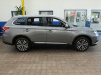 USED 2020 70 MITSUBISHI OUTLANDER 2.0 EXCEED 5d 148 BHP 7 SEATS 4WD SAT NAV LEATHER CAMERA CRUISE CONTROL PARKING SENSORS 1 OWNER MITSUBISHI WARRANTY TILL DEC 2025