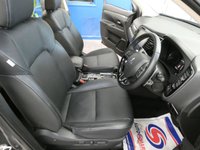 USED 2020 70 MITSUBISHI OUTLANDER 2.0 EXCEED 5d 148 BHP 7 SEATS 4WD SAT NAV LEATHER CAMERA CRUISE CONTROL PARKING SENSORS 1 OWNER MITSUBISHI WARRANTY TILL DEC 2025