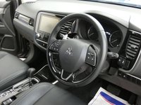 USED 2020 70 MITSUBISHI OUTLANDER 2.0 EXCEED 5d 148 BHP 7 SEATS 4WD SAT NAV LEATHER CAMERA CRUISE CONTROL PARKING SENSORS 1 OWNER MITSUBISHI WARRANTY TILL DEC 2025