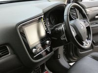 USED 2020 70 MITSUBISHI OUTLANDER 2.0 EXCEED 5d 148 BHP 7 SEATS 4WD SAT NAV LEATHER CAMERA CRUISE CONTROL PARKING SENSORS 1 OWNER MITSUBISHI WARRANTY TILL DEC 2025