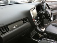 USED 2020 70 MITSUBISHI OUTLANDER 2.0 EXCEED 5d 148 BHP 7 SEATS 4WD SAT NAV LEATHER CAMERA CRUISE CONTROL PARKING SENSORS 1 OWNER MITSUBISHI WARRANTY TILL DEC 2025