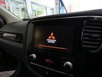 USED 2020 70 MITSUBISHI OUTLANDER 2.0 EXCEED 5d 148 BHP 7 SEATS 4WD SAT NAV LEATHER CAMERA CRUISE CONTROL PARKING SENSORS 1 OWNER MITSUBISHI WARRANTY TILL DEC 2025