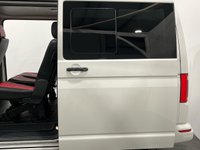 USED 2016 16 VOLKSWAGEN TRANSPORTER 2.0 T32 TDI KOMBI HIGHLINE BMT 138 BHP Striking Candy White, Double Side Slide Doors, Black / Red 6 Seater
