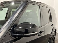 USED 2015 15 LAND ROVER DISCOVERY 3.0 SDV6 HSE 5d 255 BHP Striking Santorini Black, Extended Premium Leather Pack,Heated Steering Wheel, Triple Glass Sunroof, Roof Rails, Lower Console Cooler Box,