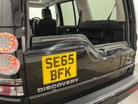 USED 2015 15 LAND ROVER DISCOVERY 3.0 SDV6 HSE 5d 255 BHP Striking Santorini Black, Extended Premium Leather Pack,Heated Steering Wheel, Triple Glass Sunroof, Roof Rails, Lower Console Cooler Box,