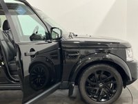 USED 2015 15 LAND ROVER DISCOVERY 3.0 SDV6 HSE 5d 255 BHP Striking Santorini Black, Extended Premium Leather Pack,Heated Steering Wheel, Triple Glass Sunroof, Roof Rails, Lower Console Cooler Box,