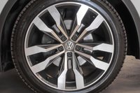 USED 2017 67 VOLKSWAGEN TIGUAN 2.0 R LINE TDI BMT 4MOTION DSG 5d 148 BHP + NATIONWIDE HOME DELIVERY +