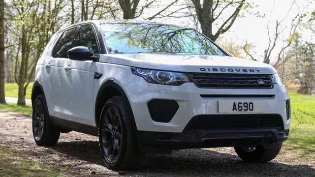 2018 68 Land Rover Discovery Sport 2.0 TD4 180 Landmark 5dr Automatic Euro 6 (Panoramic Sunroof / Premium Navigation / Stealth Pack / Reverse Camera)