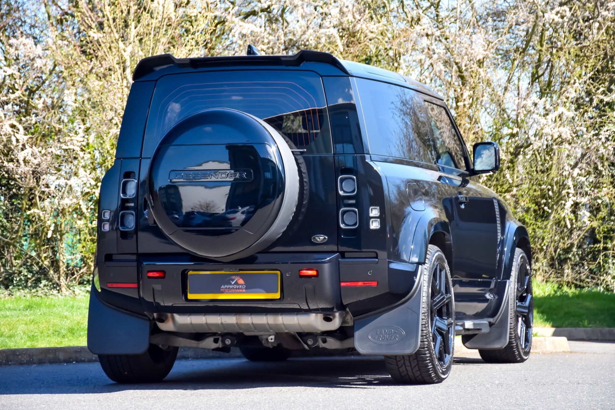 USED 2021 21 LAND ROVER DEFENDER 2.0 SE 3d 296 BHP 