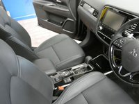 USED 2020 20 MITSUBISHI OUTLANDER 2.0 EXCEED 5d 148 BHP 7 SEATS SAT NAV LEATHER REAR VIEW CAMERA CRUISE CONTROL 1 OWNER MITSUBISHI WARRANTY TILL AUG 2025