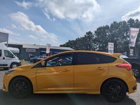 USED 2015 65 FORD FOCUS 2.0 ST-2 TDCI 5d 183 BHP STUNNING EXAMPLE+BIG SPEC+HALF LEATHER INTERIOR+PRIVACY GLASS+PARK ASSIST+GREAT MPG+ALLOY WHEELS+READY TO DRIVE AWAY TODAY+FINANCE AND EXTENDED WARRANTY AVAILABLE ON THIS USED VEHICLE!!!!!!!