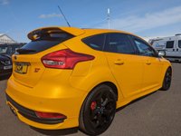 USED 2015 65 FORD FOCUS 2.0 ST-2 TDCI 5d 183 BHP STUNNING EXAMPLE+BIG SPEC+HALF LEATHER INTERIOR+PRIVACY GLASS+PARK ASSIST+GREAT MPG+ALLOY WHEELS+READY TO DRIVE AWAY TODAY+FINANCE AND EXTENDED WARRANTY AVAILABLE ON THIS USED VEHICLE!!!!!!!