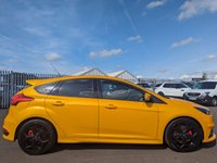 USED 2015 65 FORD FOCUS 2.0 ST-2 TDCI 5d 183 BHP STUNNING EXAMPLE+BIG SPEC+HALF LEATHER INTERIOR+PRIVACY GLASS+PARK ASSIST+GREAT MPG+ALLOY WHEELS+READY TO DRIVE AWAY TODAY+FINANCE AND EXTENDED WARRANTY AVAILABLE ON THIS USED VEHICLE!!!!!!!