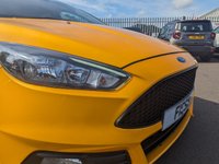 USED 2015 65 FORD FOCUS 2.0 ST-2 TDCI 5d 183 BHP STUNNING EXAMPLE+BIG SPEC+HALF LEATHER INTERIOR+PRIVACY GLASS+PARK ASSIST+GREAT MPG+ALLOY WHEELS+READY TO DRIVE AWAY TODAY+FINANCE AND EXTENDED WARRANTY AVAILABLE ON THIS USED VEHICLE!!!!!!!