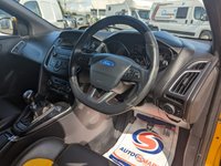 USED 2015 65 FORD FOCUS 2.0 ST-2 TDCI 5d 183 BHP STUNNING EXAMPLE+BIG SPEC+HALF LEATHER INTERIOR+PRIVACY GLASS+PARK ASSIST+GREAT MPG+ALLOY WHEELS+READY TO DRIVE AWAY TODAY+FINANCE AND EXTENDED WARRANTY AVAILABLE ON THIS USED VEHICLE!!!!!!!