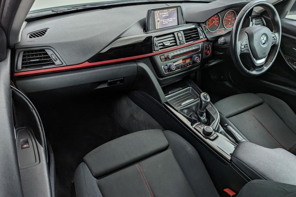 USED 2013 63 BMW 3 SERIES 2.0 318D SPORT 4d 141 BHP 