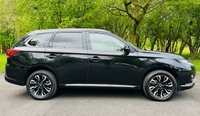 USED 2016 16 MITSUBISHI OUTLANDER 2.0 PHEV GX 4H 5d 161 BHP &pound;0 ROAD TAX / SATELLITE NAVIGATION / ELECTRIC SUNROOF / REAR PARKING CAMERA