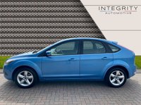 USED 2010 10 FORD FOCUS 1.6 ZETEC 5d 100 BHP HEATED FRONT SCREEN - A/C