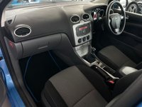 USED 2010 10 FORD FOCUS 1.6 ZETEC 5d 100 BHP HEATED FRONT SCREEN - A/C
